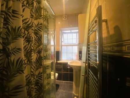 4 bedroom semi-detached house to rent - Photo 5