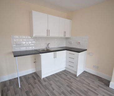 2 bed Flat for Rent - Photo 1