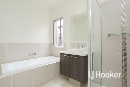 19 Banbury Street, Williams Landing VIC - Photo 4