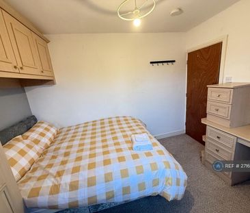 3 bedroom semi-detached house to rent - Photo 4