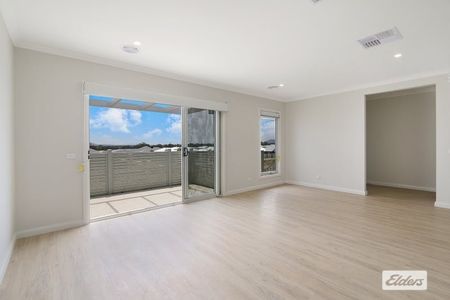 Stylish Baranduda Townhouse Offering Contemporary Living & Scenic Outlooks - Photo 4