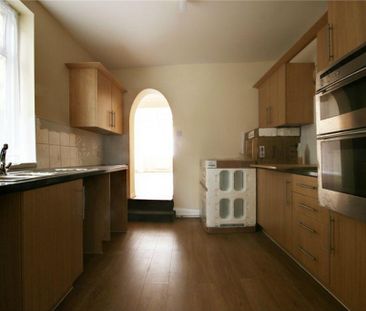 3 bedroom end of terrace house to rent - Photo 2