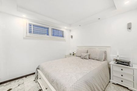 Large luxury family entertainer set on 865sqm - Photo 3