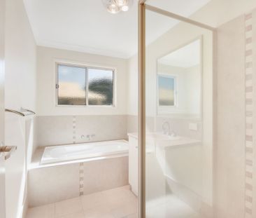 MODERN TWO-BEDROOM TOWNHOUSE WITH OFFICE NEAR CBD - Photo 1