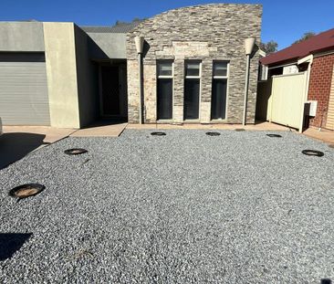 9 Vern Schuppan Drive - Photo 2