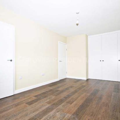 4 bedroom property to rent in New Malden - Photo 1