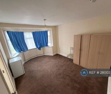 1 bedroom in a house share to rent - Photo 5