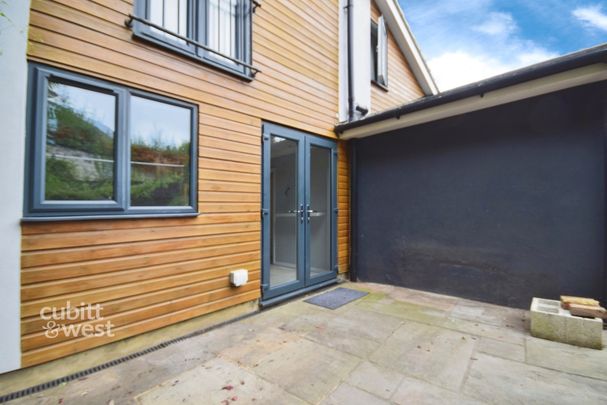 1 bedroom ground flat to rent - Photo 1