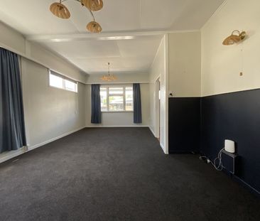 CHARM MEETS CONVENIENCE IN CITY CENTRAL - Photo 2