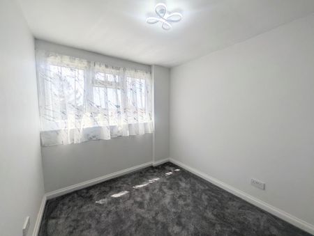 3 bedroom end of terrace house to rent - Photo 2
