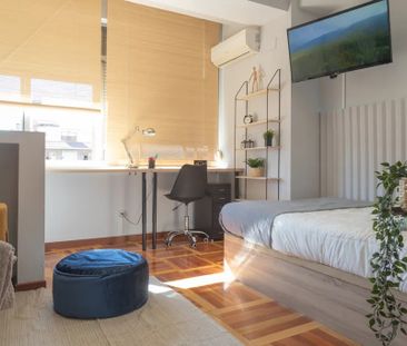 Calle de Cavanilles, Madrid, Community of Madrid 28007 - Photo 2