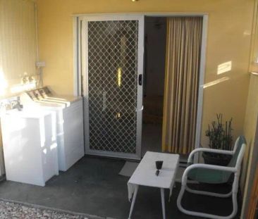 “One bedroom unit in Annerley!” - Photo 3