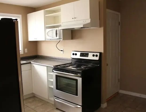 3 bdrm suite (upper unit) in 4-plex | 11815 55 Street Northwest, Edmonton - Photo 1