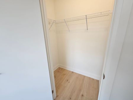 For Lease - 3250 Carding Mill Trail Unit# 517, Oakville, Ontario - Photo 2