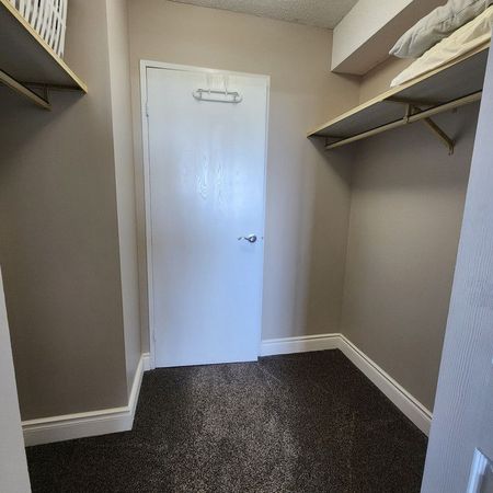 Unit 1410, 4902 - 37 Street, Red Deer AB - Photo 4