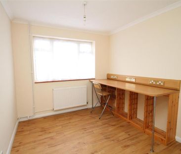 4 bedroom end of terrace house to rent - Photo 6