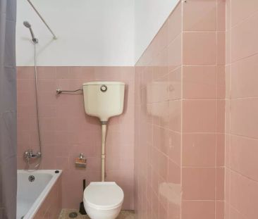 Rooms for rent in 5-bedroom apartment in Cacilhas - Photo 3