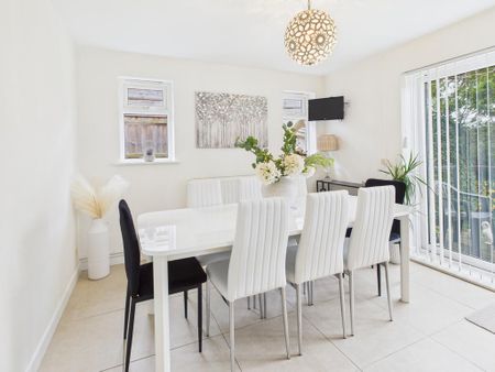 3 bedroom detached bungalow to rent - Photo 3