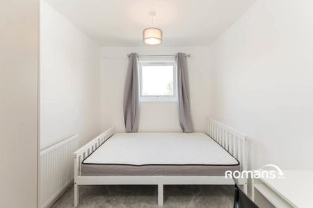 4 bedroom semi-detached house to rent - Photo 2