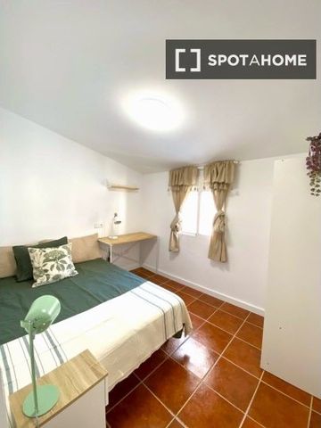 valencia, Valencian Community 46011 - Photo 2