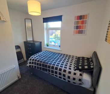 1 bedroom in a house share to rent - Photo 2