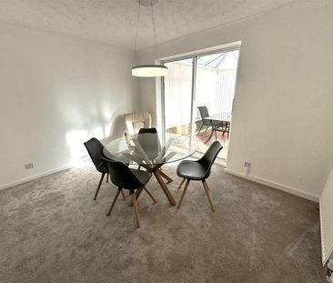 Isis Grove, Willenhall, WV13 - Photo 3