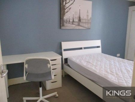 4 bedroom flat to rent - Photo 5