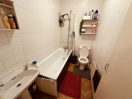 1 bedroom in a house share to rent - Photo 3