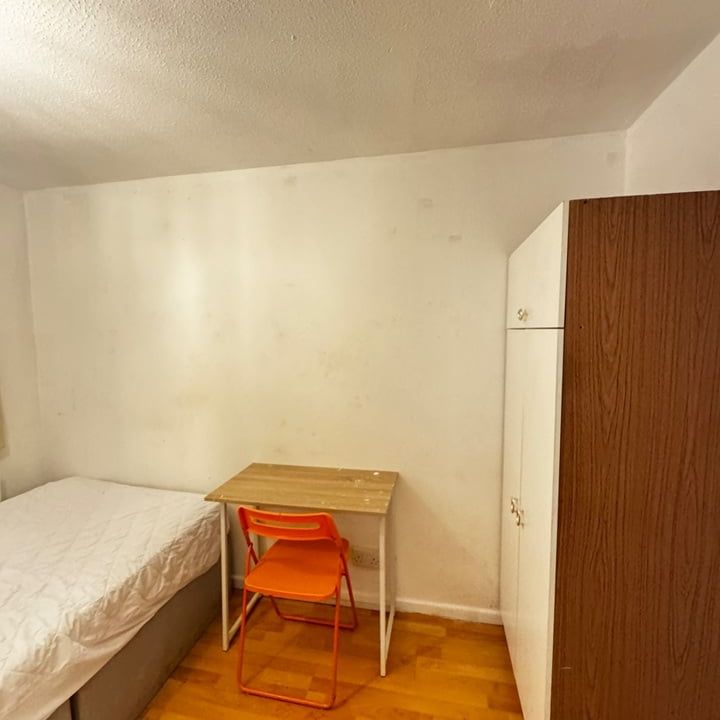Room in a Shared House, Douglas Close, SM6 - Photo 1