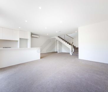 Modern & Convenient Living in Penshurst - Photo 2