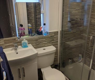 5 bedroom detached house to rent - Photo 2