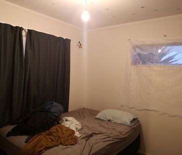 3 Bed Home with Extra Room Space – Secure Backyard - Photo 4