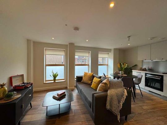 Queen Street, Maidenhead, Berkshire, SL6 - Photo 1