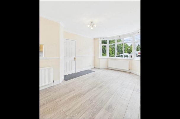 2 Bed Terraced House, Oakley Road, LU4 - Photo 1