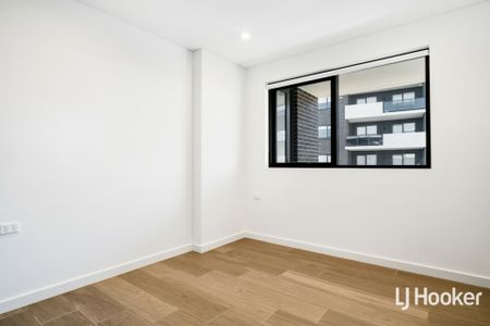 Beautiful 2 Bedroom Apartment - Available Now! - Photo 3