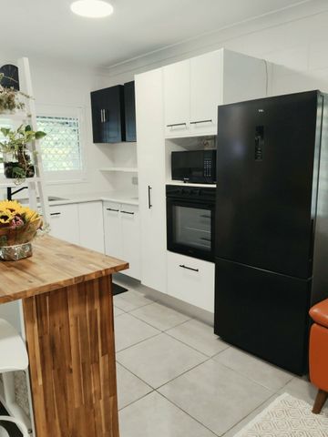 MODERN GROUND FLOOR UNIT!!! - Photo 4