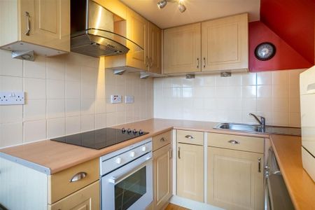 2 bedroom maisonette to rent - Photo 5