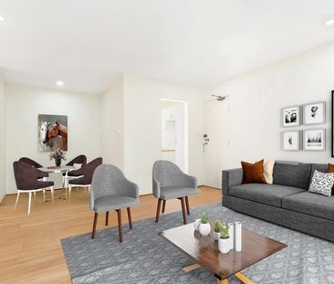 Renovated top-floor apartment in a convenient parkside location - Photo 4