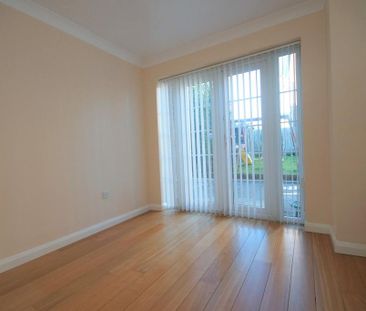 4 bedroom end of terrace house to rent - Photo 4