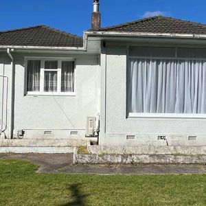 Stokes Valley 2 Bedroom - Photo 2