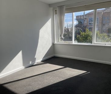 Spacious and bright one bedroom delight. - Photo 4
