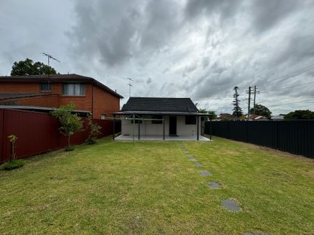 Well Kept&comma; Two Bedroom Home&excl; - Photo 5