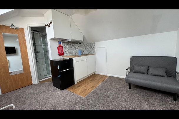 Studio Flat, London, NW2 - Photo 1
