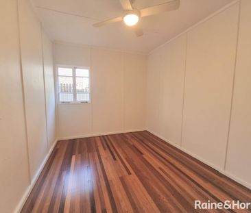 Charming & Spacious Home in a Highly Sought-After Toowong Location - Photo 5