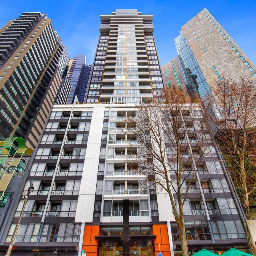 Stunning Apartment in Unbeatable Location! - Photo 1
