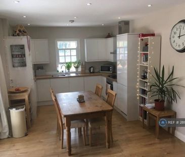 1 bedroom in a flat share to rent - Photo 4