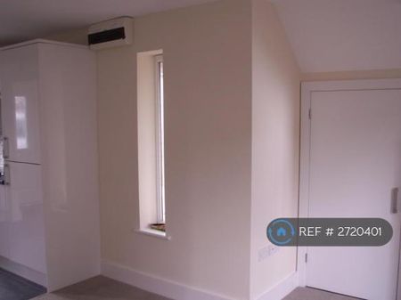2 bedroom semi-detached house to rent - Photo 3