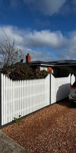 Modern 3 Bedroom Home - Photo 3