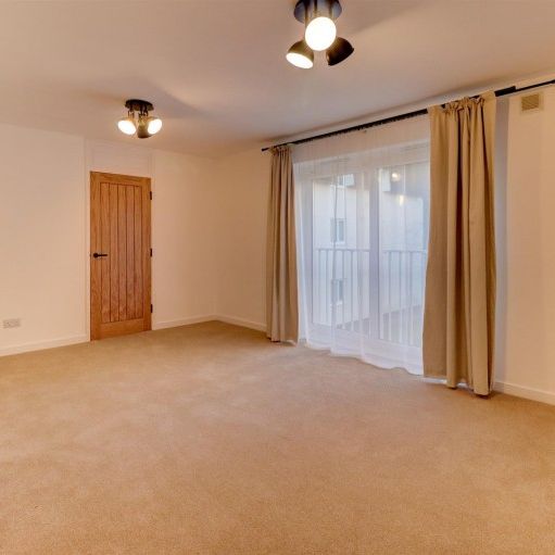 2 BED Apartment To rent - Photo 1