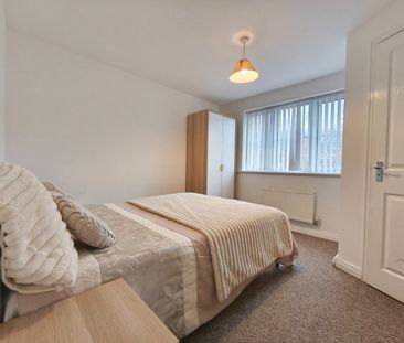 3 Bed Detached House, Addenbrook Road, M8 - Photo 5